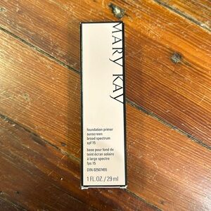MK foundation primer with SPF 15